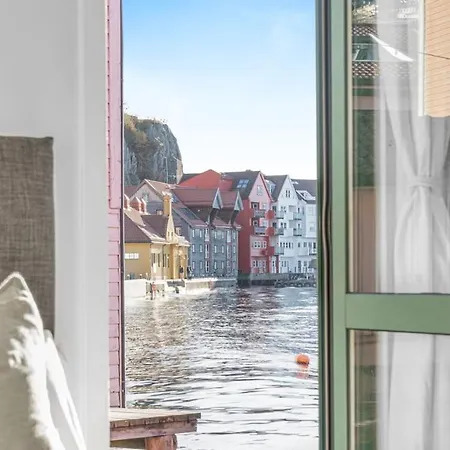 Ocean-view Haven: Take A Swim From Your Window! Appartement Bergen