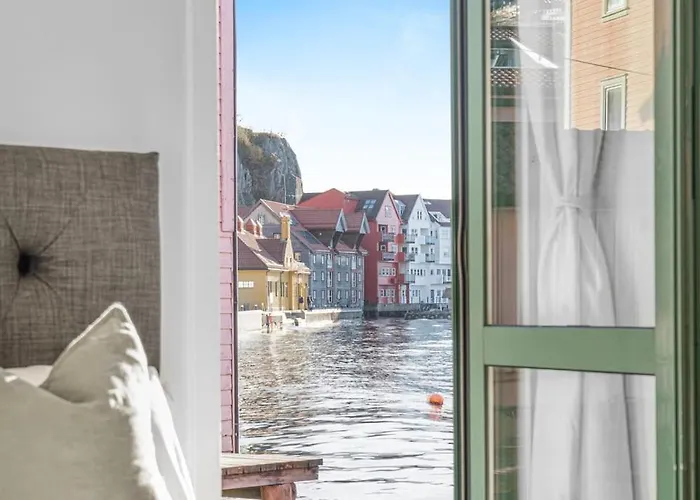 Ocean-view Haven: Take A Swim From Your Window! Apartament Bergen