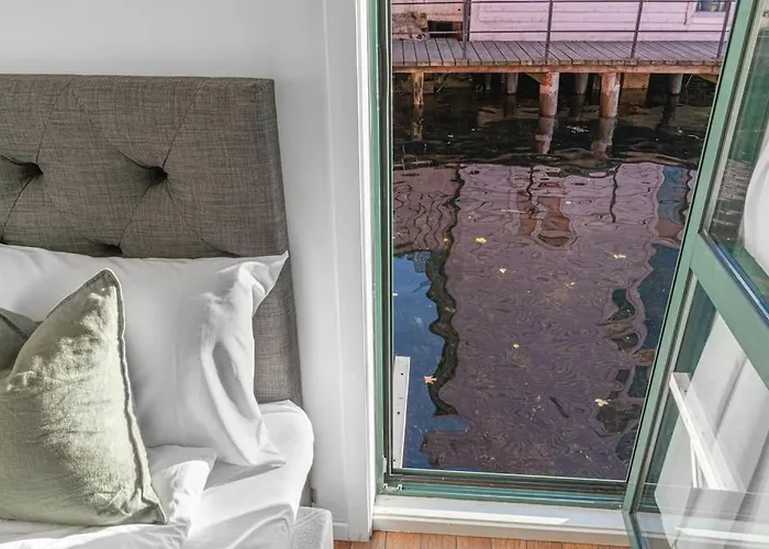 Ocean-view Haven: Take A Swim From Your Window! *