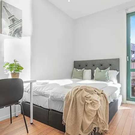 公寓 Ocean-view Haven: Take A Swim From Your Window! 卑爾根