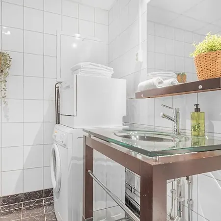 Ocean-view Haven: Take A Swim From Your Window! * 卑爾根